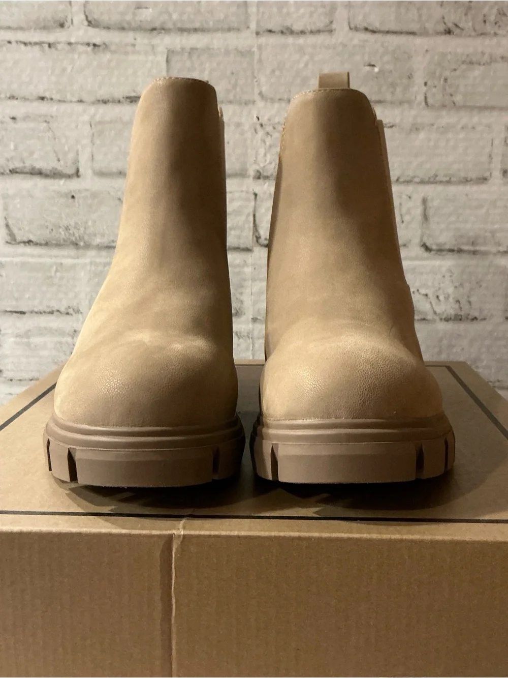 MIA Ivy Lug Sole Women’s Size 8.5 Chelsea Boot